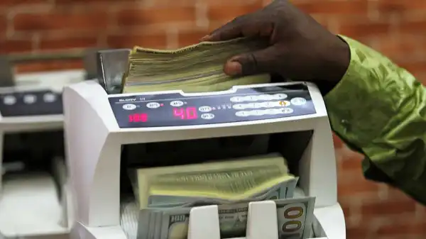 Bureau de change to sell N360/$1